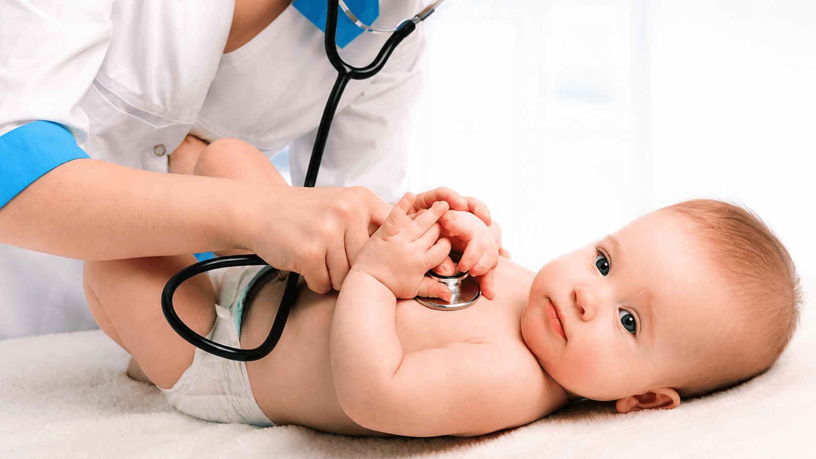 Best paediatric doctors in India examining a young child