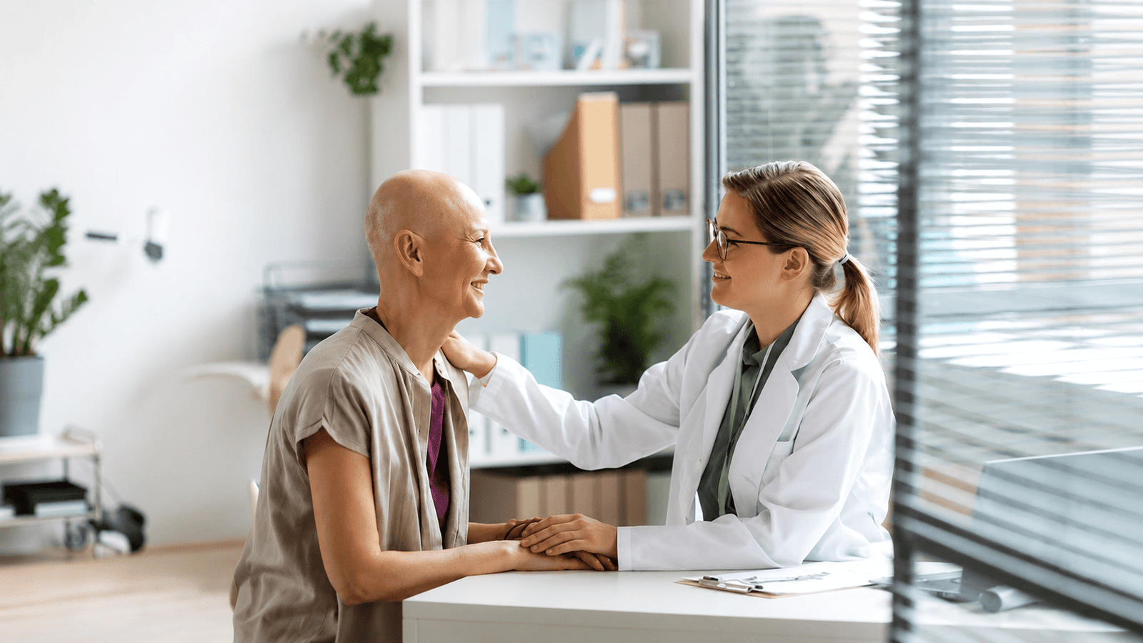 Best oncology doctors in India consulting with a cancer patient